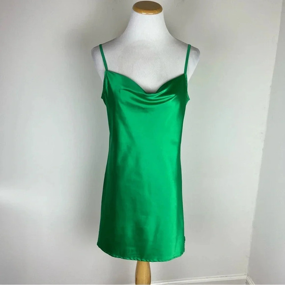 NWT Heiress Beverly Hills Emerald Green Satin Slip Mini Dress Size M - Picture 1 of 4